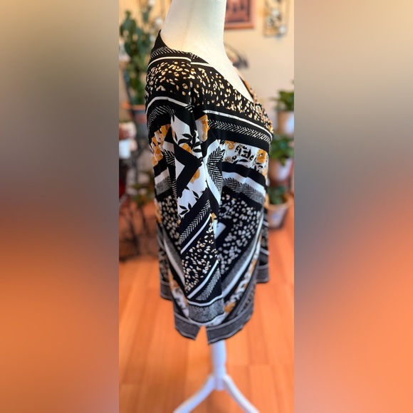 JM Collection Floral Chain Poly Span Tunic Top Black White Gold Toggles Med - Picture 4 of 15